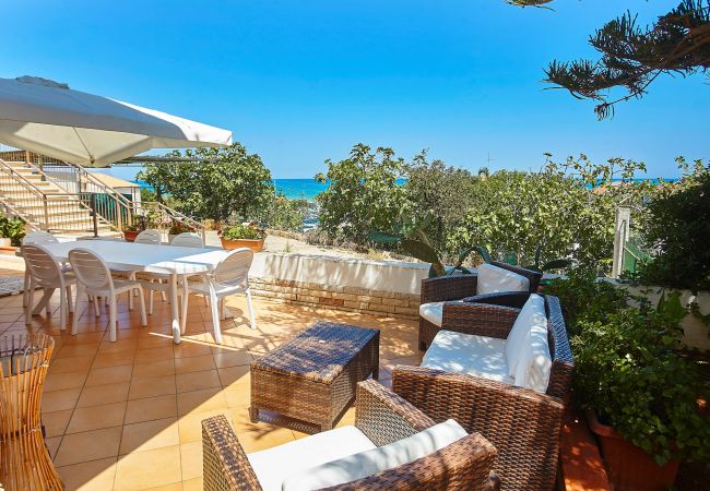 Villa a Castellammare del Golfo - Villa Azzurra a pochi passi dal mare